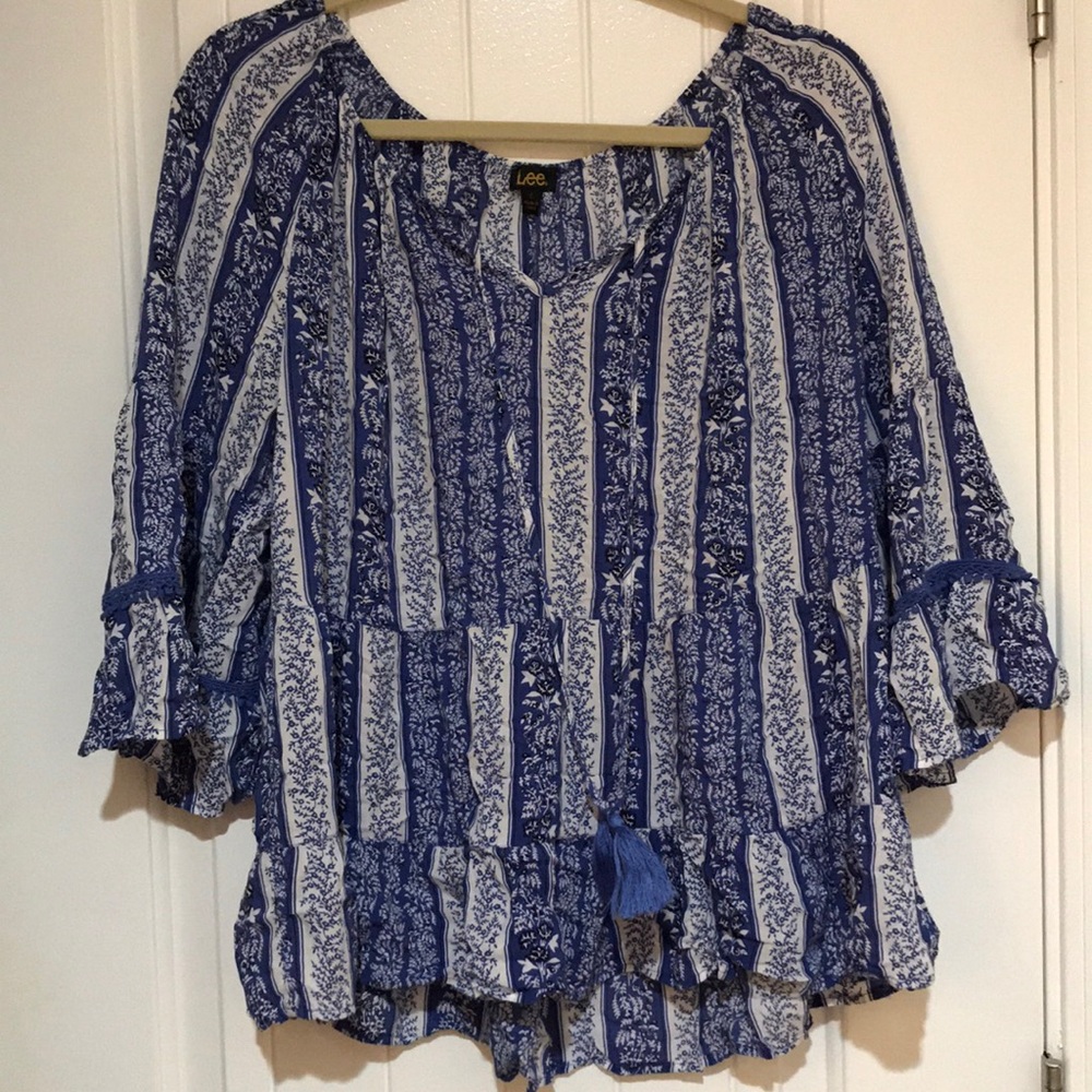 3/4 sleeve Blue & White Top